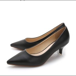 Low heel pumps 2 inches in black